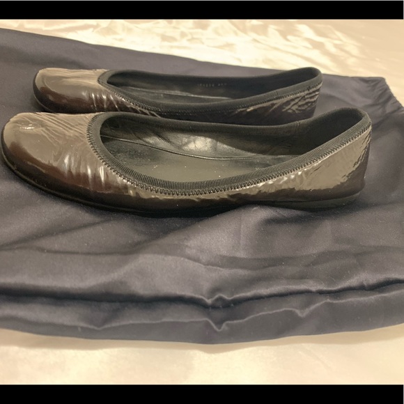 Patent leather Aubergine Prada ballerina flats with a glossy finish - Picture 3 of 3